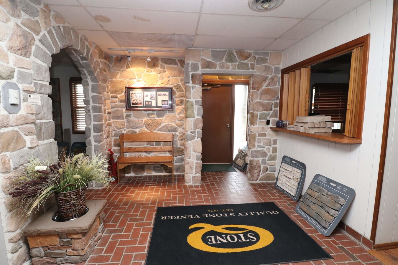 4140 Sand Spring Rd, Schnecksville, PA 18078