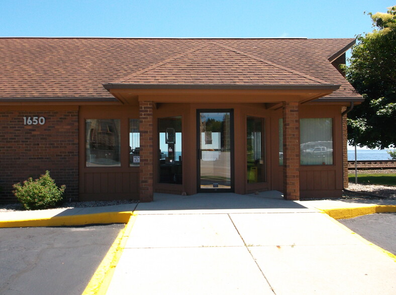 1650 S Main St, Oshkosh, WI for sale - Primary Photo - Image 1 of 1