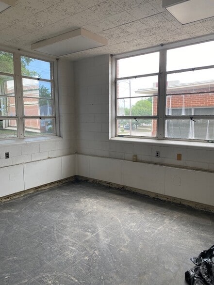 304 S Chestnut St, Henderson, NC for sale - Building Photo - Image 3 of 19