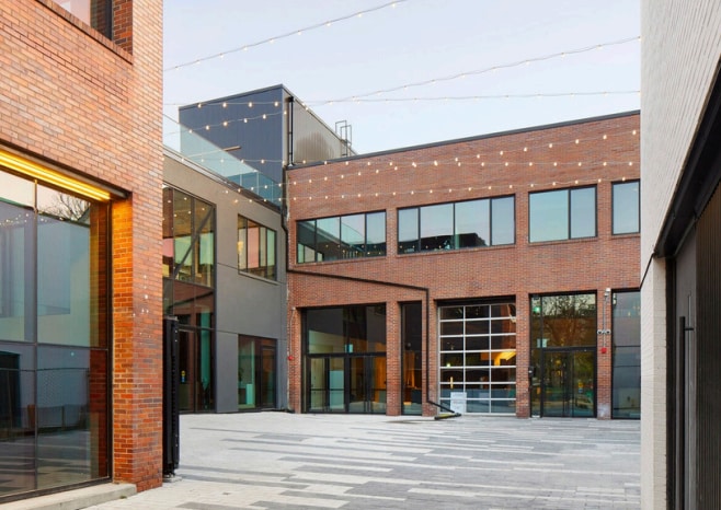 946-952 Queen St W, Toronto, ON for lease - Building Photo - Image 1 of 1