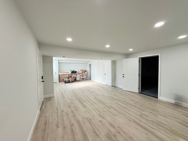 5729-5731 S Beech Daly Rd, Dearborn Heights, MI for sale - Building Photo - Image 3 of 21