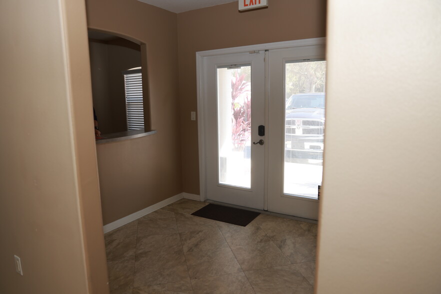 28943 State Road 54, Wesley Chapel, FL for lease - Interior Photo - Image 2 of 8