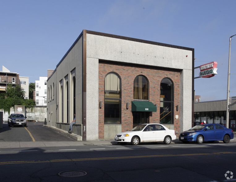 121 Harvard Ave, Allston, MA for lease - Primary Photo - Image 1 of 3