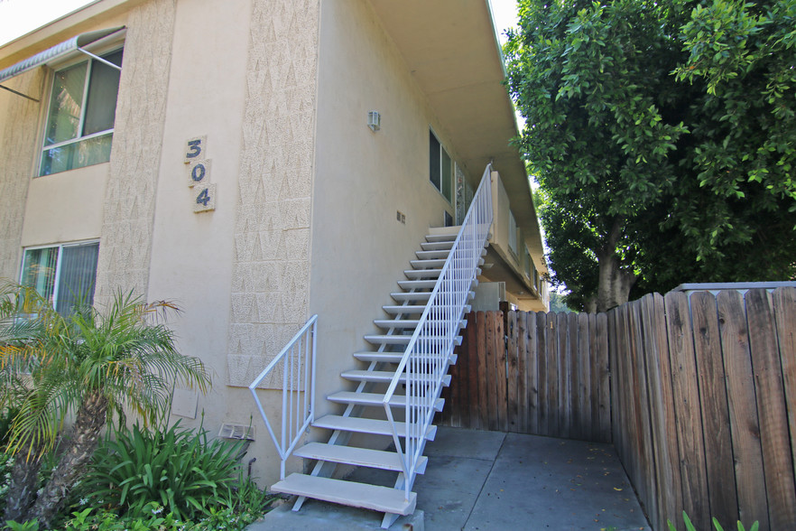 304 E Verdugo Ave, Burbank, CA for sale - Building Photo - Image 1 of 1