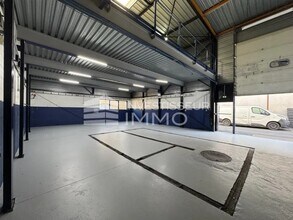 Flex in Ozoir-la-Ferrière for lease Interior Photo- Image 2 of 5