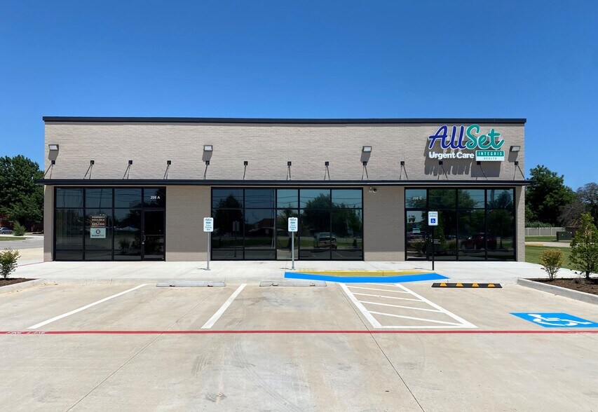 208 S Douglas Blvd, Midwest City, OK for lease - Building Photo - Image 1 of 6