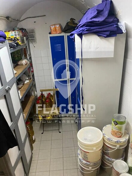 Retail in Paris for lease - Interior Photo - Image 3 of 4