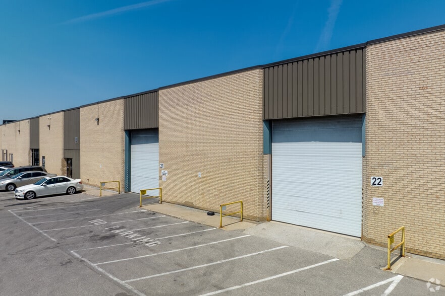 290 Humberline Dr, Toronto, ON for lease - Building Photo - Image 3 of 5