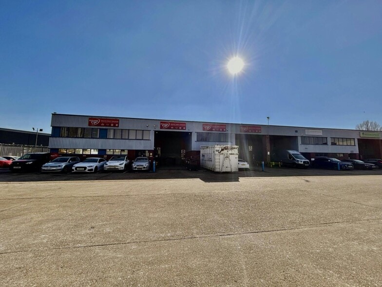 Blackthorne Rd, Slough for lease - Building Photo - Image 2 of 4