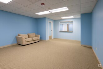 150 W Half Day Rd, Buffalo Grove, IL for lease Interior Photo- Image 2 of 3