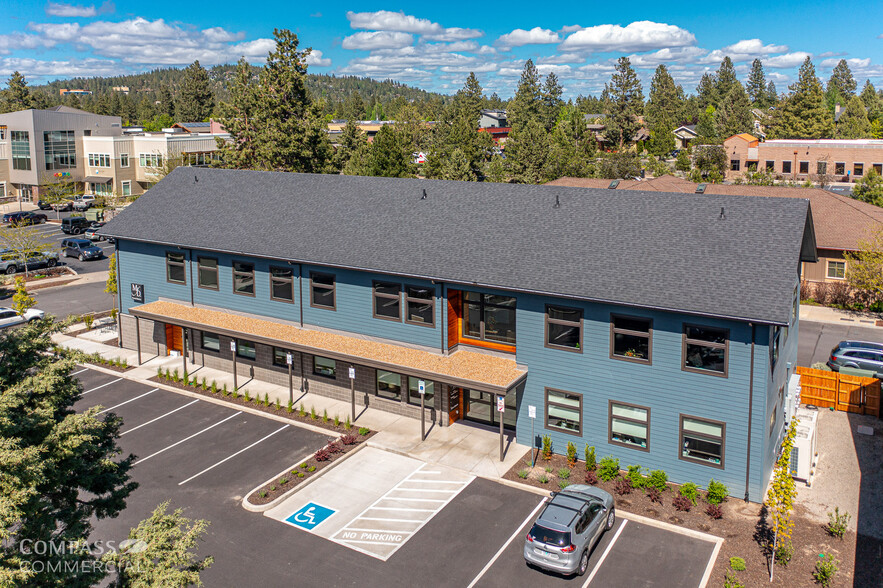 695 NW York Dr, Bend, OR for lease - Building Photo - Image 1 of 6