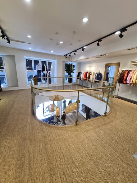 Retail in Paris for sale - Interior Photo - Image 2 of 6