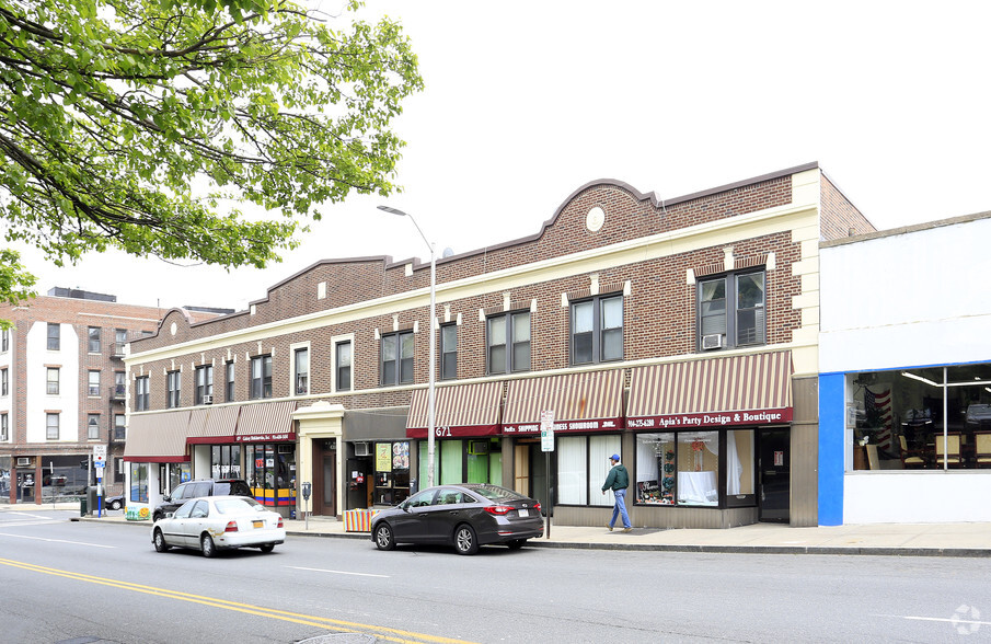 669-681 Main St, New Rochelle, NY for lease - Building Photo - Image 2 of 8