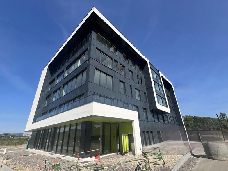 Office in Yutz for lease - Building Photo - Image 2 of 3