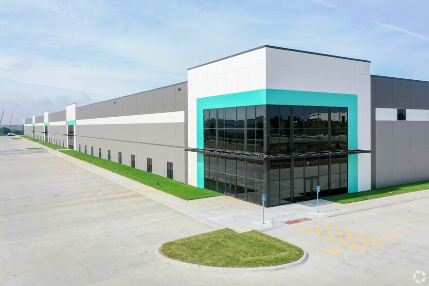 14910 Gold Coast Road, Omaha, NE for sale - Primary Photo - Image 1 of 1