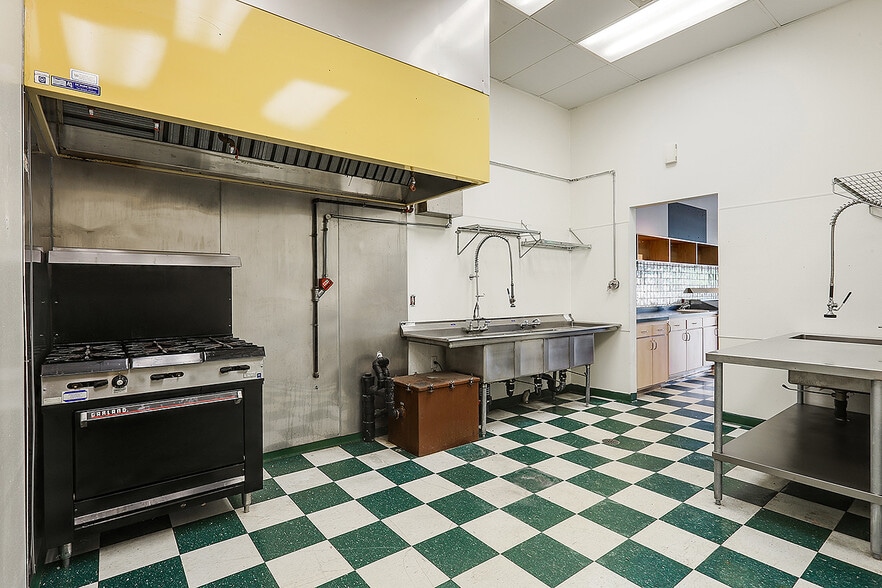 2450 Velp Ave, Howard, WI for lease - Interior Photo - Image 3 of 12