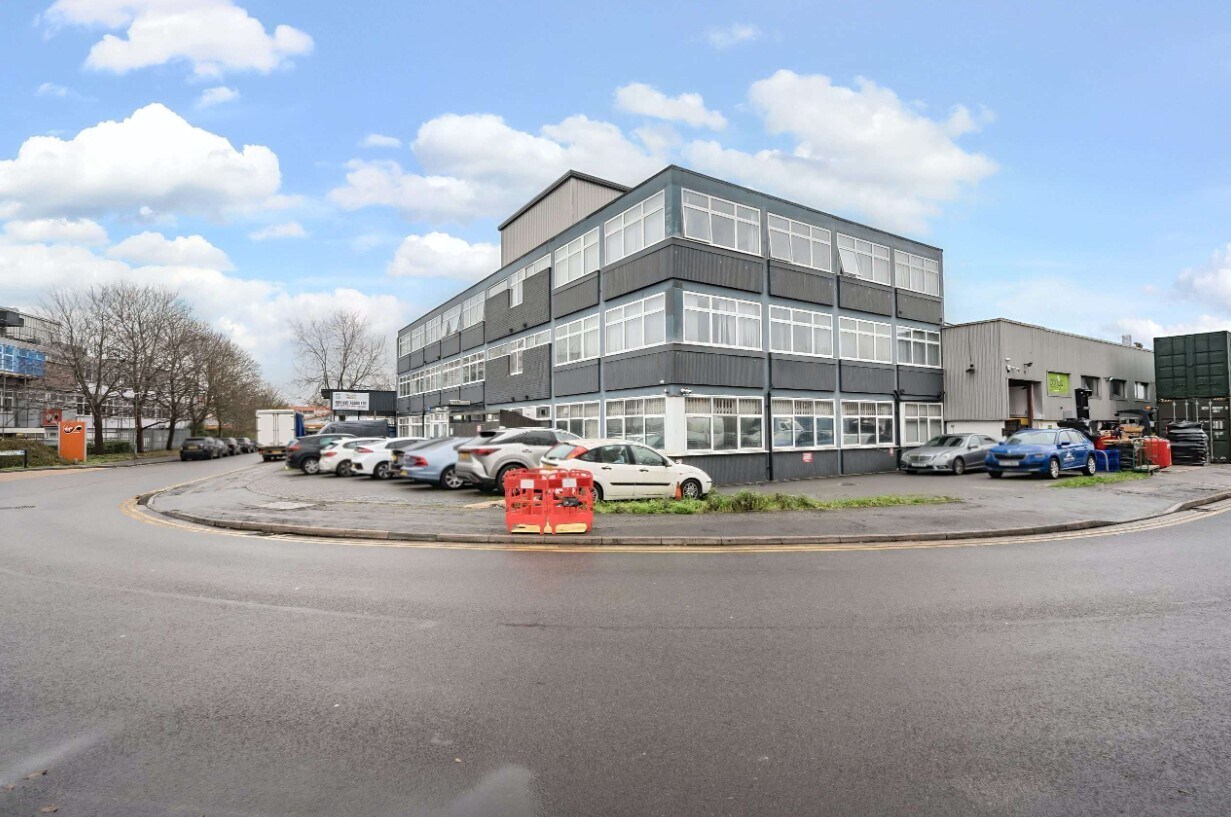 6 Greycaine Rd, Watford for sale Building Photo- Image 1 of 6