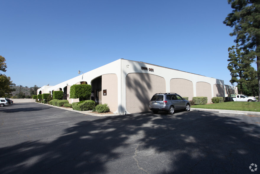 2615-2655 Pomona Blvd, Pomona, CA for lease - Primary Photo - Image 2 of 3