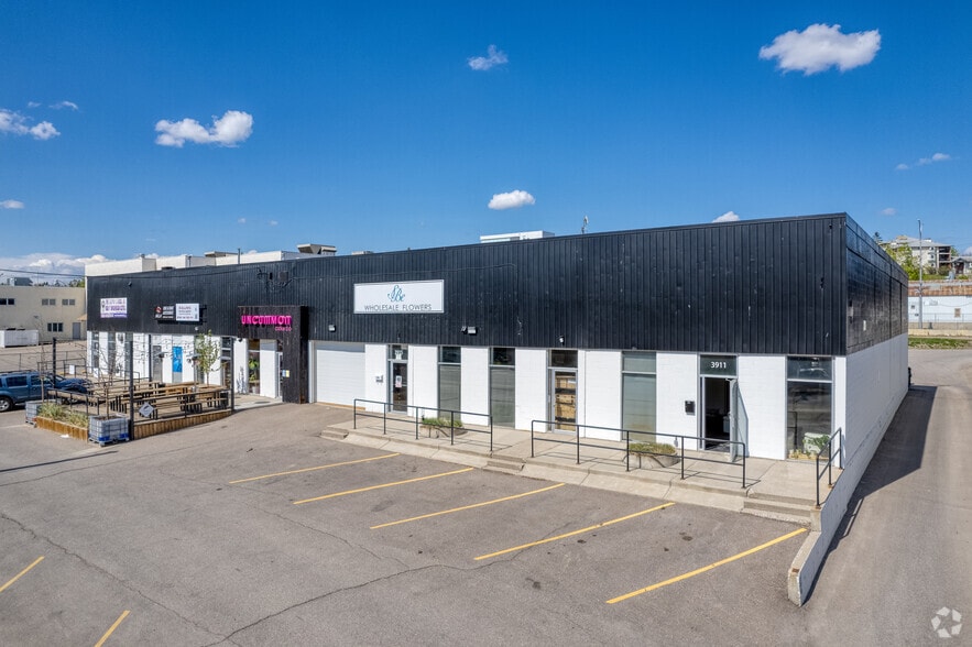 3915-3925 Manchester Rd SE, Calgary, AB for sale - Building Photo - Image 1 of 1