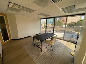 8200 Wilshire Blvd, Beverly Hills, CA for lease Interior Photo- Image 2 of 10