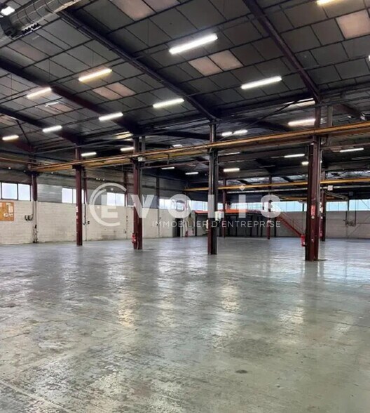 4 Rue Des Alpes, Vaulx-en-Velin for lease - Building Photo - Image 3 of 19