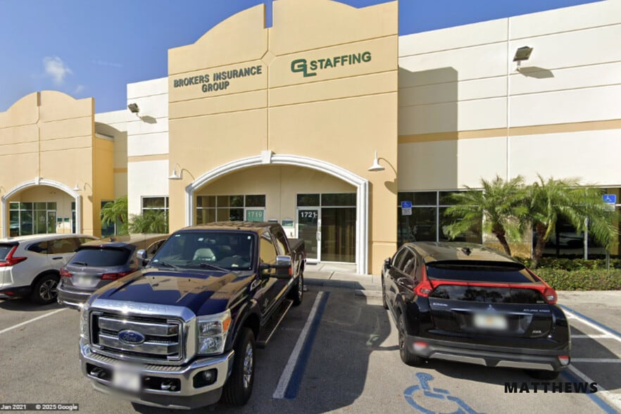 1701-1745 Banks Rd, Margate, FL for lease - Building Photo - Image 1 of 4