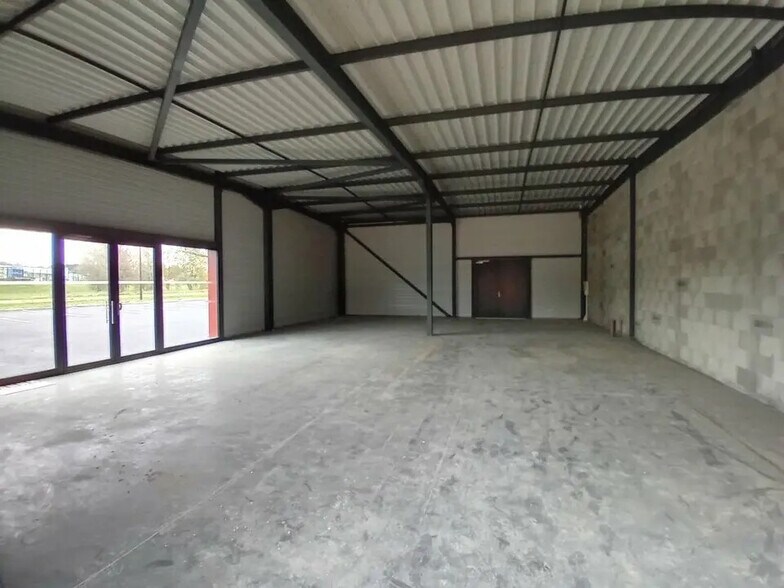 Retail in Sennecey-le-Grand for lease - Interior Photo - Image 3 of 3