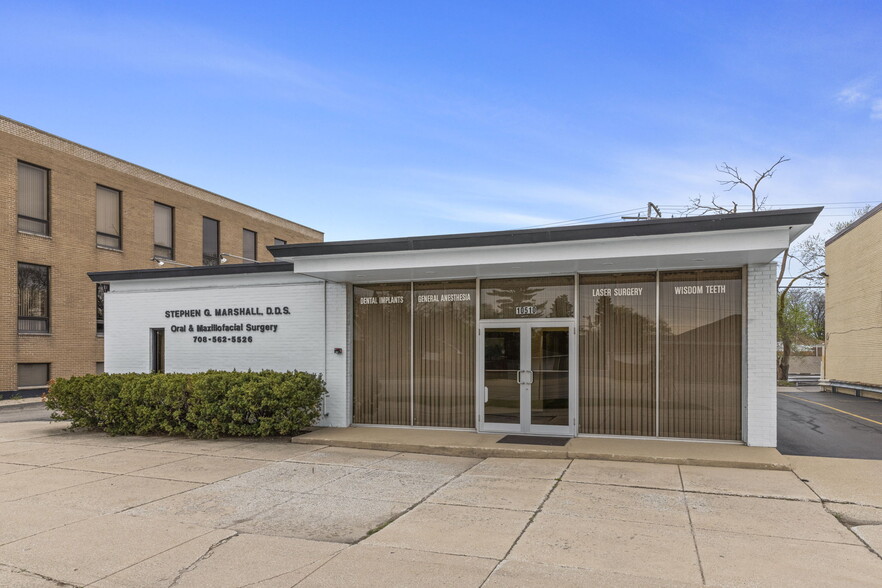 10510 W Cermak Rd, Westchester, IL for sale - Building Photo - Image 1 of 1