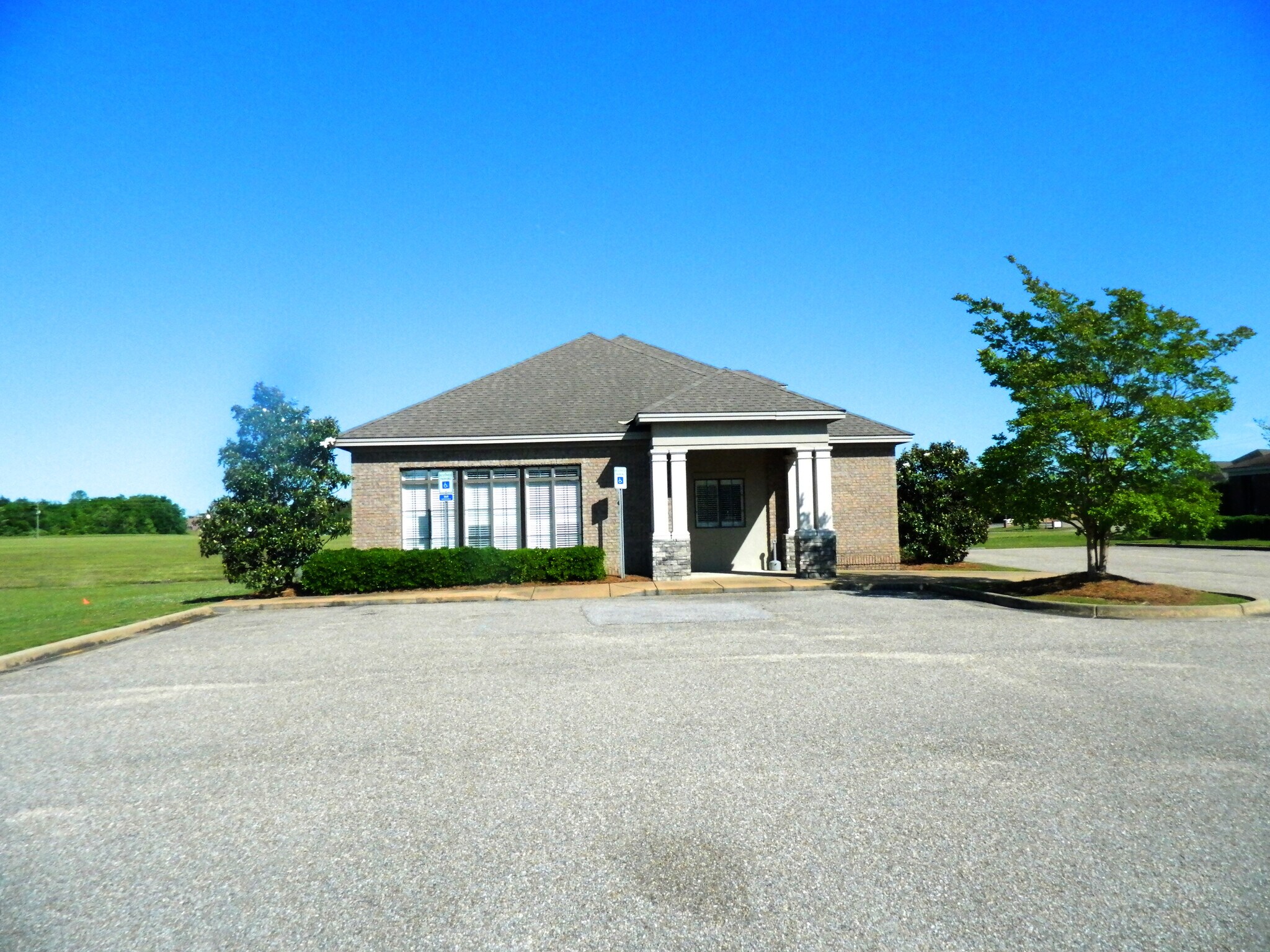 4749 Berry Blvd, Montgomery, AL 36106