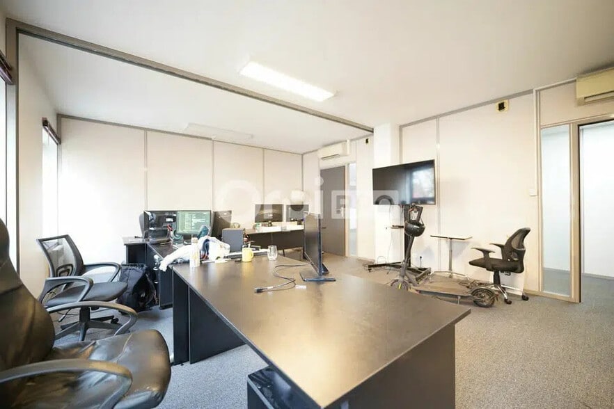 Office in Villeurbanne for lease - Interior Photo - Image 3 of 10