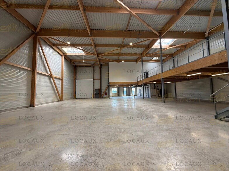 Flex in Chanteloup-en-Brie for lease - Interior Photo - Image 3 of 18