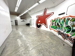 1020 S Los Angeles St, Los Angeles, CA for lease Interior Photo- Image 2 of 15
