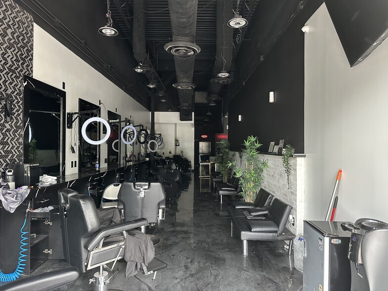 5185-5221 W 34th St, Houston, TX for lease - Building Photo - Image 2 of 5