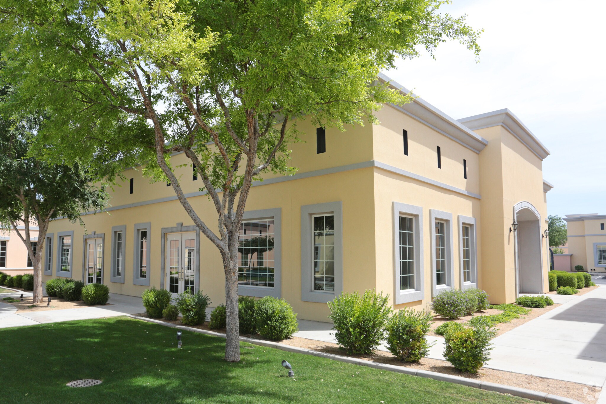 690 E Warner Rd, Gilbert, AZ 85296