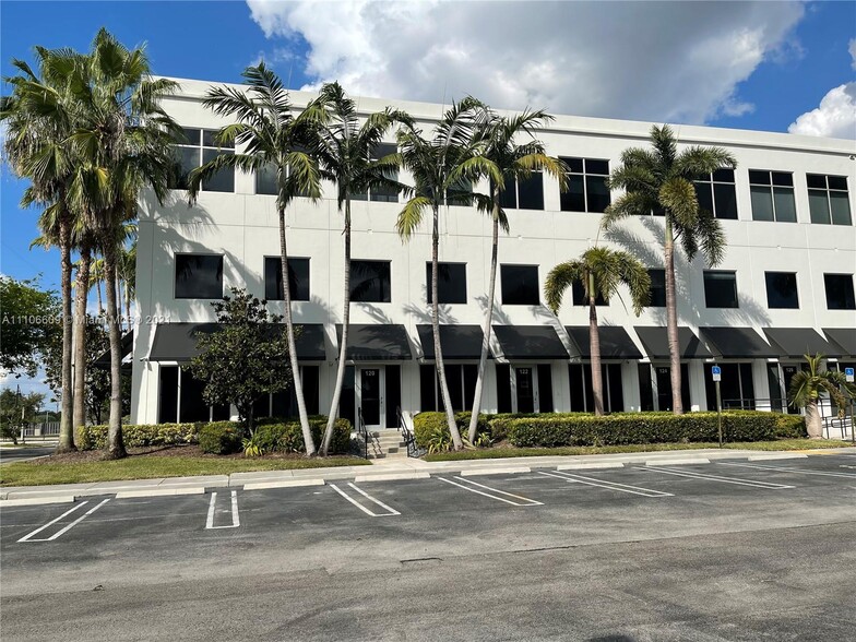 7950 NW 53rd St, Doral, FL for lease - Building Photo - Image 2 of 8