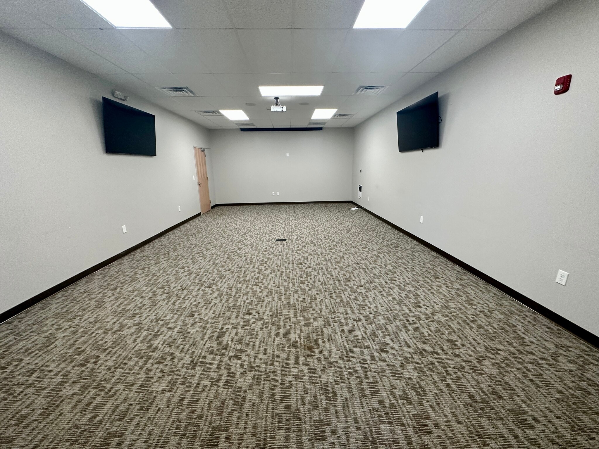 801 Garmon Park Ct, Loganville, GA for lease Interior Photo- Image 1 of 4