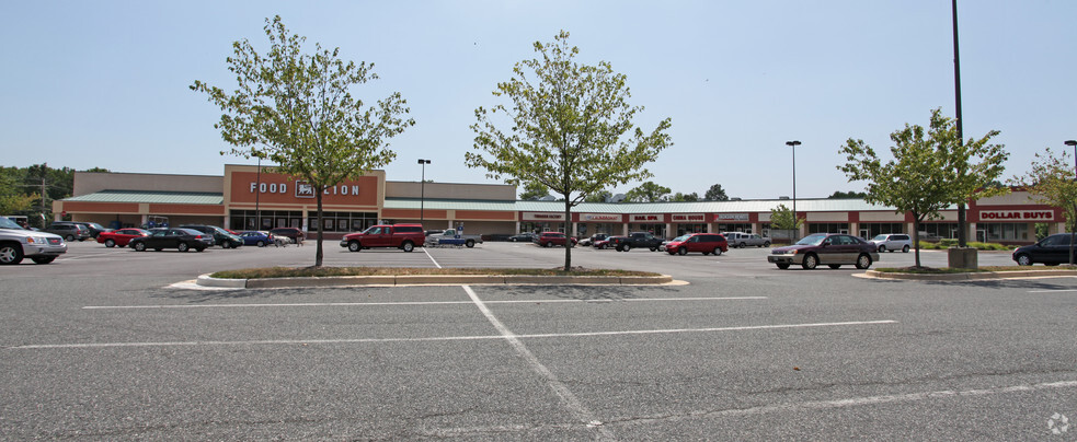 1543-1565 Hyde Park Rd, Essex, MD for lease - Primary Photo - Image 1 of 4