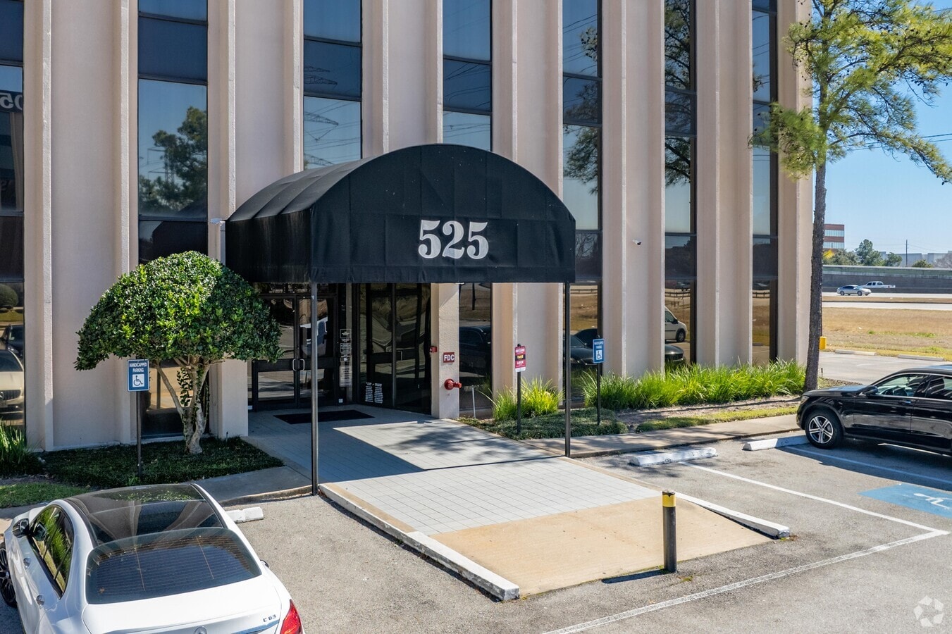525 N Sam Houston Pky E, Houston, TX 77060 525 North Belt Bldg