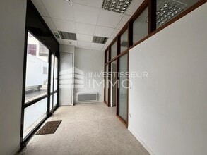 Retail in Saintry-sur-Seine for lease Interior Photo- Image 2 of 4