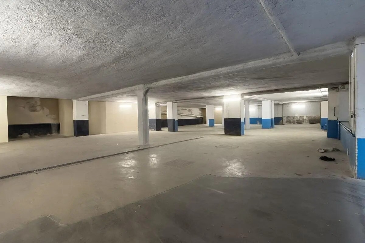 Industrial in Marseille for lease Building Photo- Image 1 of 7