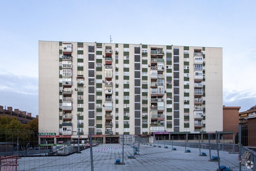 Calle del Camino de los Vinateros, 15, Madrid, Madrid for lease - Building Photo - Image 2 of 4