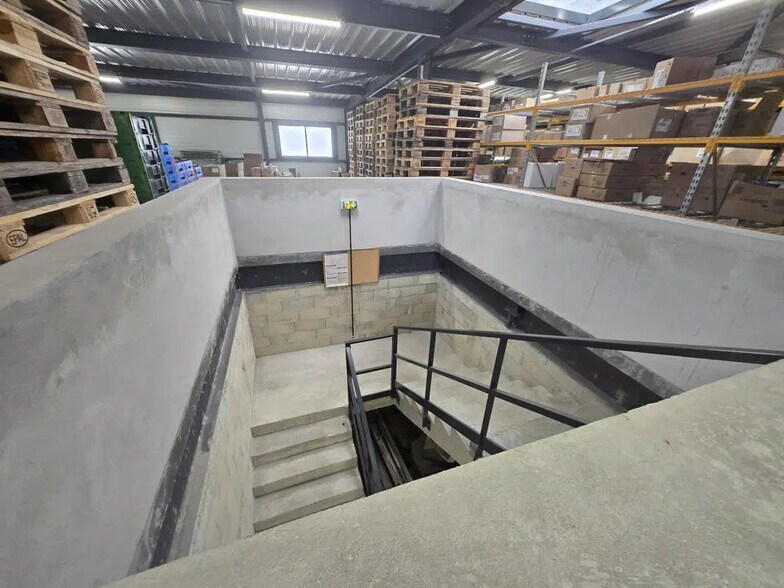 Industrial in La Garde for lease - Building Photo - Image 3 of 9