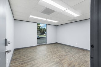 895 SW 30th Ave, Pompano Beach, FL for lease Interior Photo- Image 2 of 4