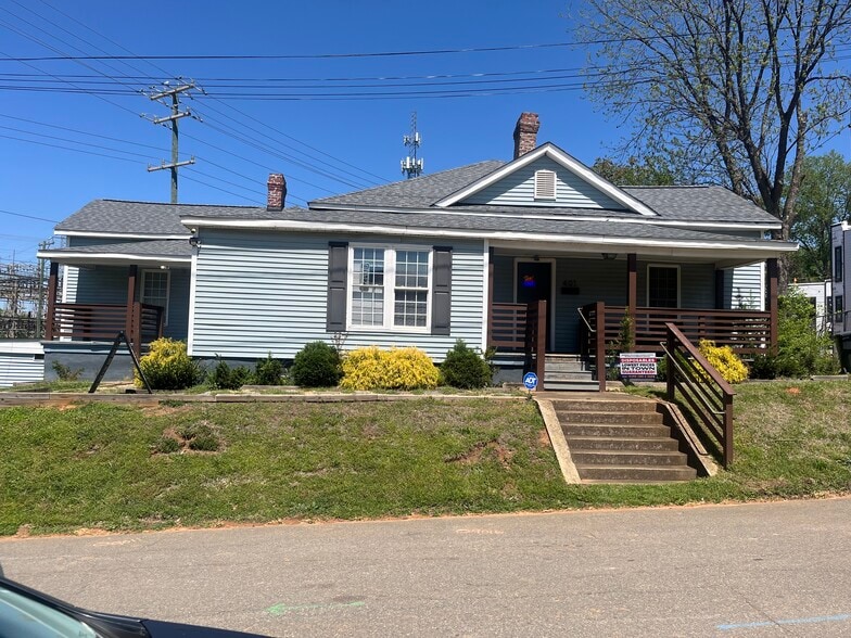 401 Charles Ave, Charlotte, NC for lease - Building Photo - Image 2 of 7
