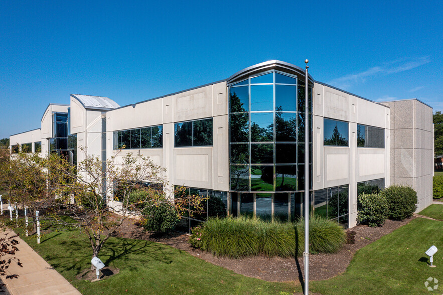 32125 Solon Rd, Solon, OH for lease - Building Photo - Image 1 of 6