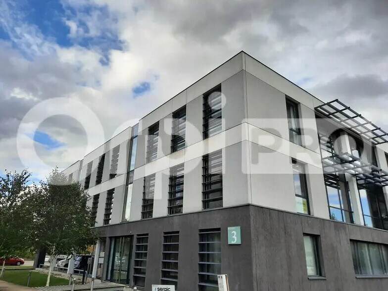 Office in Compiègne for lease - Building Photo - Image 1 of 4