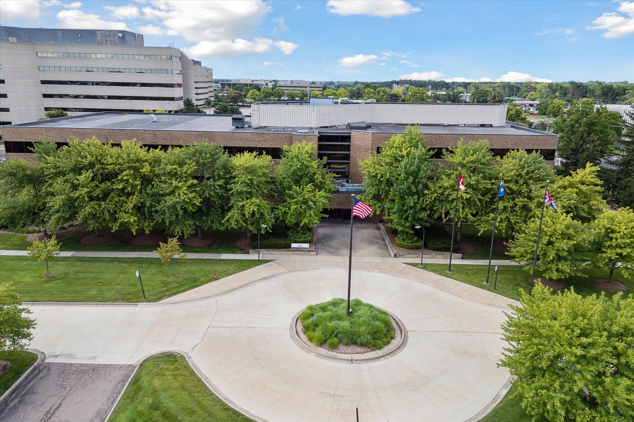 950 Stephenson Hwy, Troy, MI for lease Building Photo- Image 1 of 38