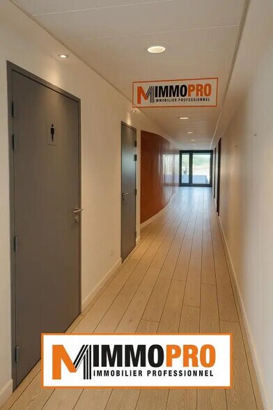 Office in Fréjus for lease - Building Photo - Image 1 of 9