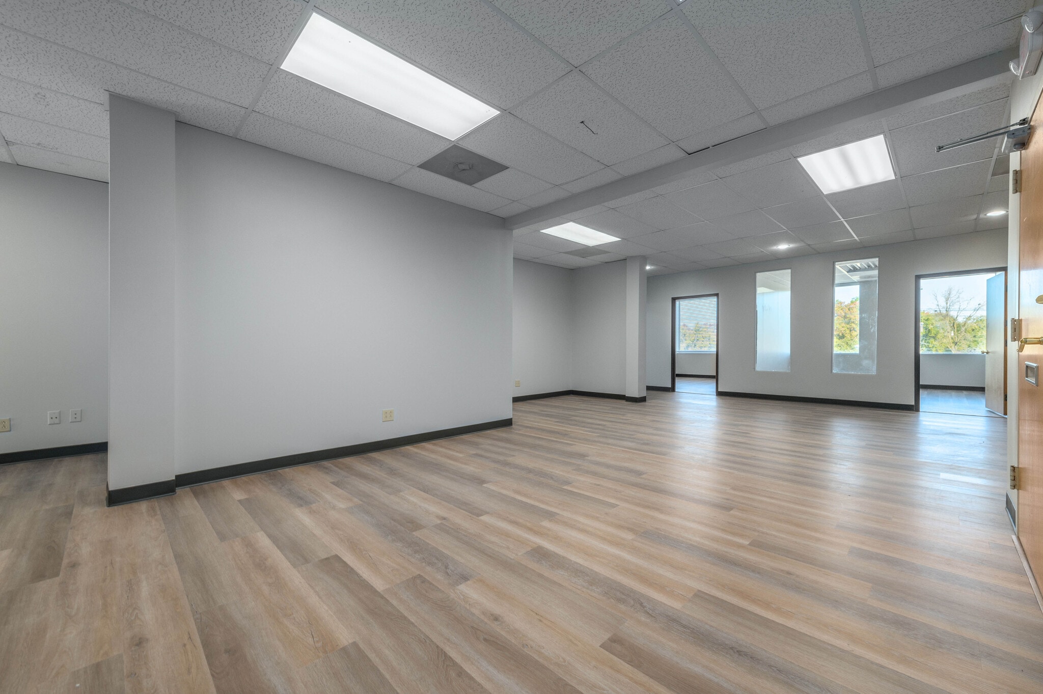 6659 Pearl Rd, Parma Heights, OH for lease Interior Photo- Image 1 of 6