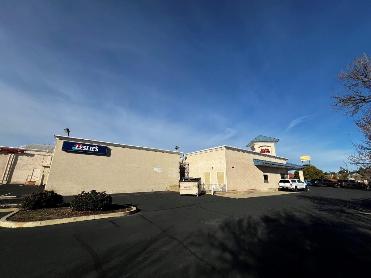 555 E Cypress Ave, Redding, CA 96002 Cypress Retail Center